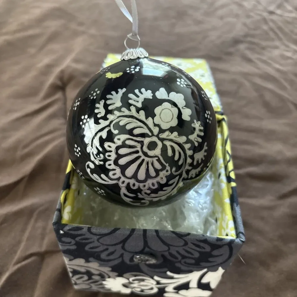 Vera Bradley 2010 Baroque Pattern Glass Ball Christmas Tree Ornament Holiday Box